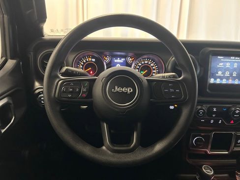 Used 2023 Jeep Gladiator Sport AWD/4WD image 7