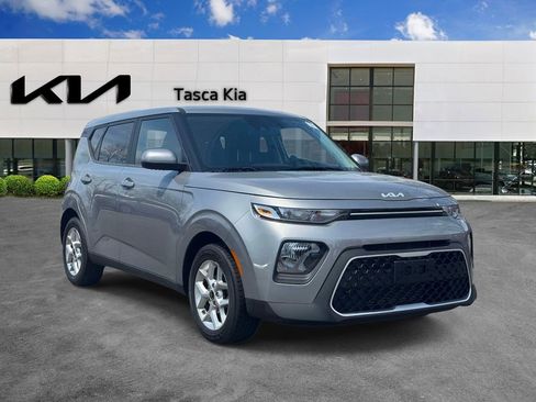 Used 2022 Kia Soul LX w/ Technology Package FWD image 1