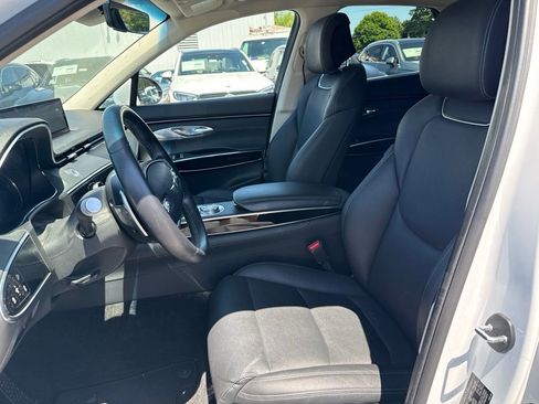 Used 2025 Genesis GV70 2.5T AWD/4WD image 7