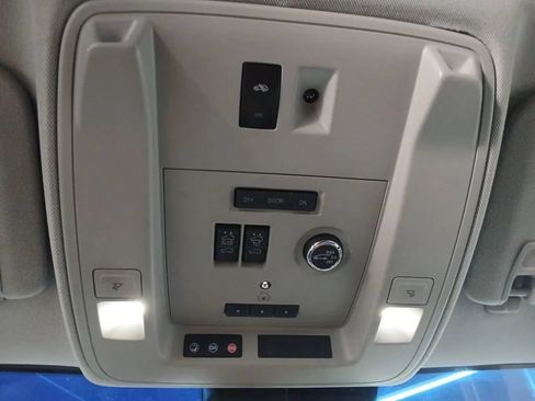 Used 2020 Cadillac Escalade ESV Luxury RWD image 35