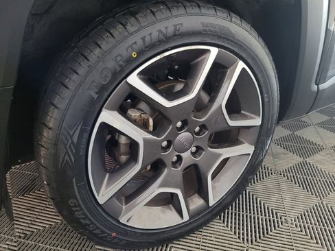 Used 2020 Jeep Renegade Latitude FWD image 31