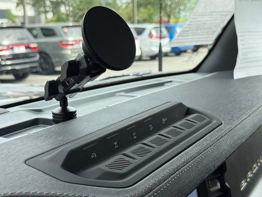 Used 2025 Ford Bronco Badlands AWD/4WD image 35