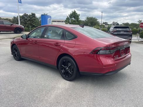 Used 2025 Honda Accord SE image 4