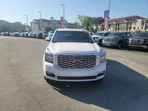 Used 2020 GMC Yukon XL Denali w/ Denali Premium Package image 2