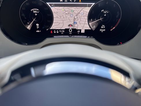 Used 2023 Bentley Bentayga Extended Wheelbase image 20