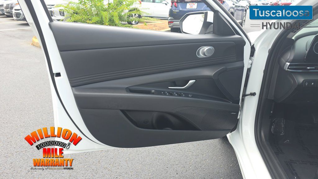 Used 2026 Hyundai Elantra Limited FWD image 12