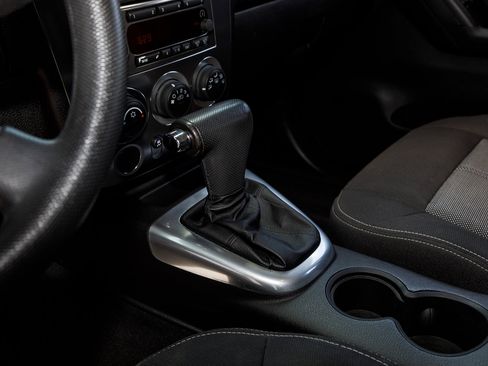 Used 2010 HUMMER H3T Adventure image 30