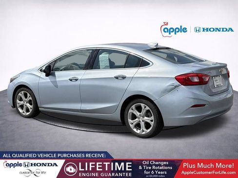 Used 2017 Chevrolet Cruze Premier FWD image 4