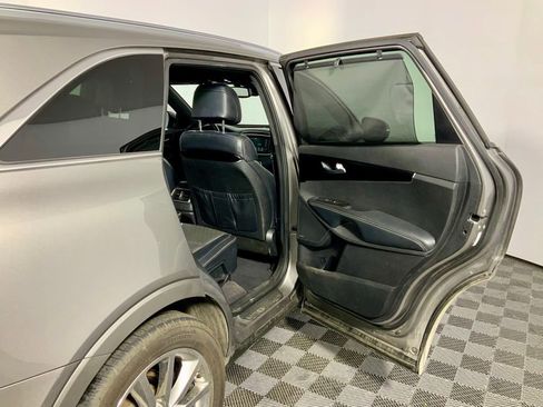Used 2017 Kia Sorento SX image 30