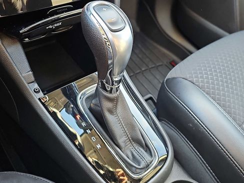 Used 2021 Buick Encore Preferred w/ Safety Package image 19