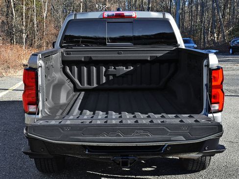 Used 2024 Chevrolet Colorado Z71 w/ Z71 Convenience Package 2 image 8