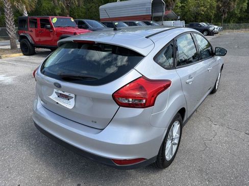Used 2017 Ford Focus SE FWD image 5
