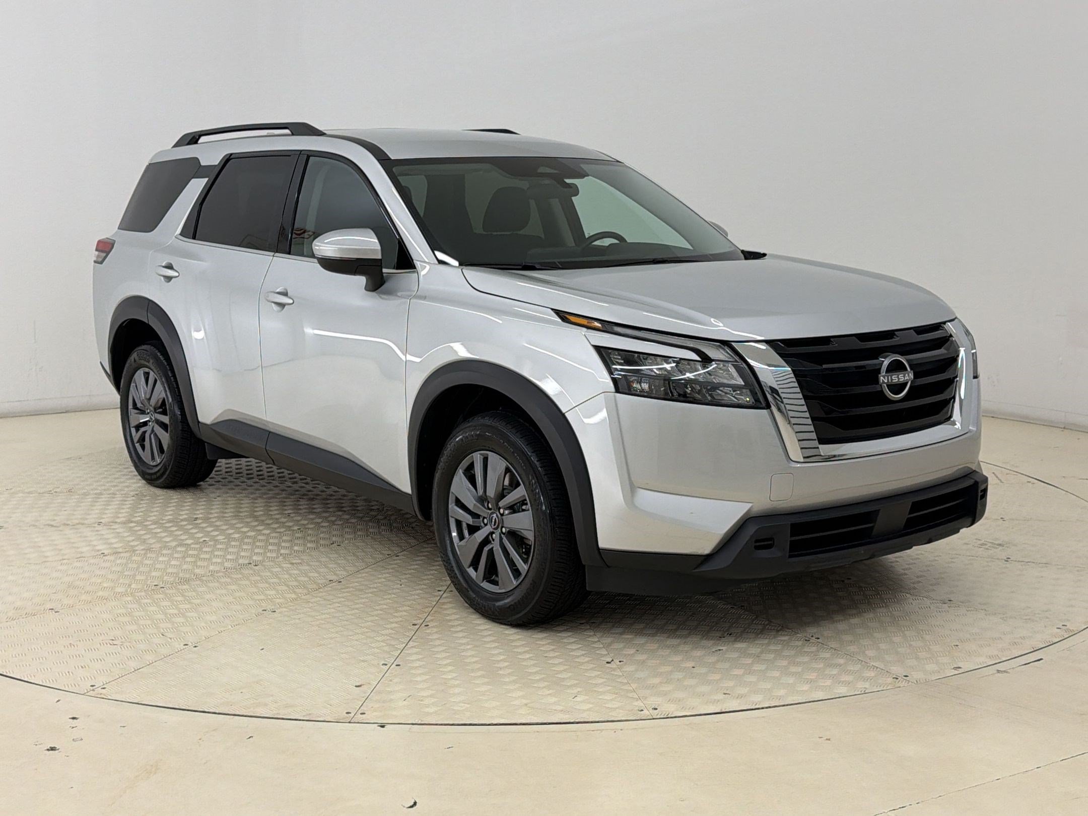 Used 2025 Nissan Pathfinder SV AWD/4WD image 7