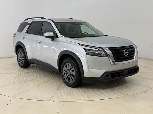 Used 2025 Nissan Pathfinder SV AWD/4WD image 7