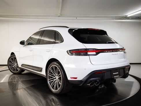 Certified 2025 Porsche Macan S AWD/4WD image 2