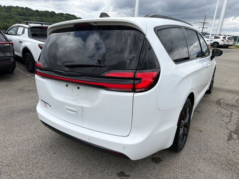 Used 2024 Chrysler Pacifica Touring-L w/ S Appearance Package FWD image 4