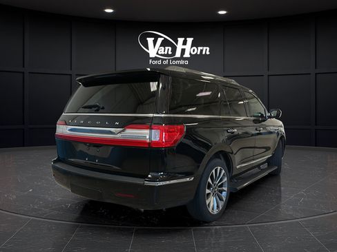 Used 2018 Lincoln Navigator Select AWD/4WD image 7