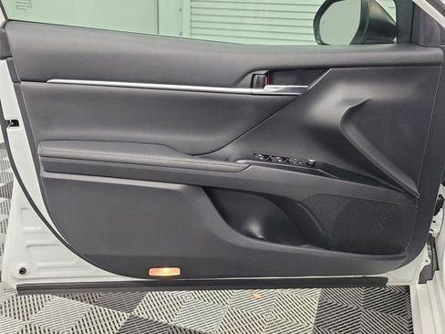 Used 2019 Toyota Camry XLE FWD image 18