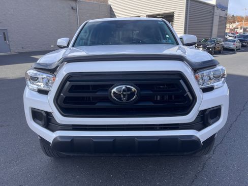 Used 2022 Toyota Tacoma SR image 2
