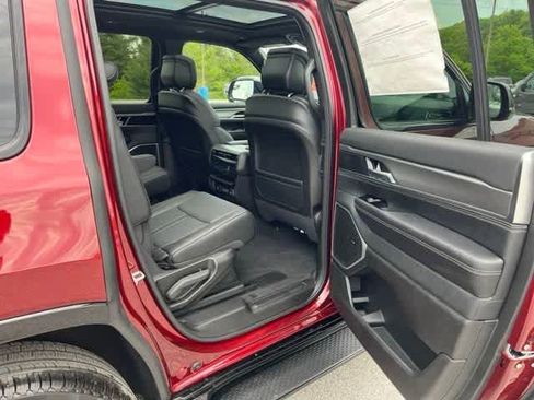 New 2024 Jeep Wagoneer Series II image 37