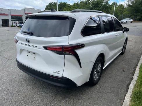 Used 2022 Toyota Sienna LE FWD image 4