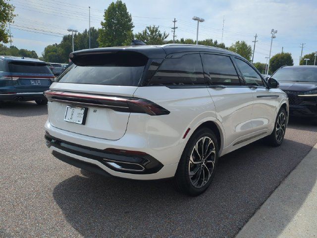 Used 2025 Lincoln Nautilus Reserve AWD/4WD image 8