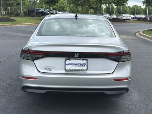 Certified 2025 Honda Accord SE image 8