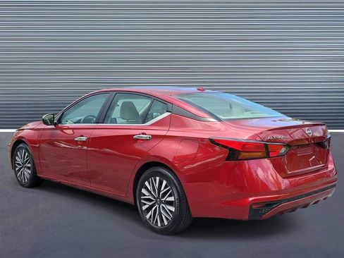 Used 2025 Nissan Altima 2.5 SV FWD image 4