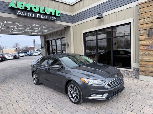Used 2017 Ford Fusion SE w/ Equipment Group 201A image 1