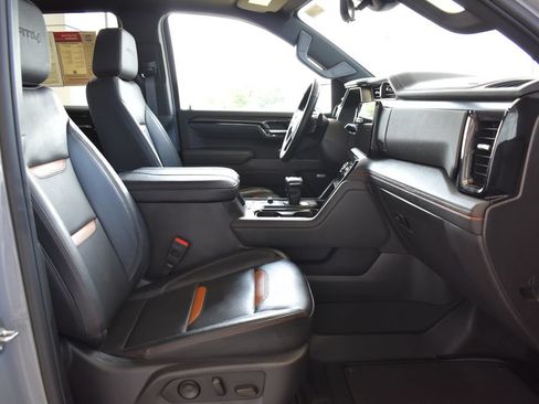 Used 2025 GMC Sierra 1500 AT4 w/ AT4 Premium Package AWD/4WD image 5