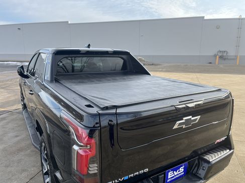 Used 2024 Chevrolet Silverado EV RST image 9