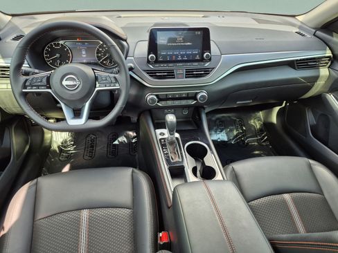 Certified 2025 Nissan Altima 2.5 SR FWD image 12