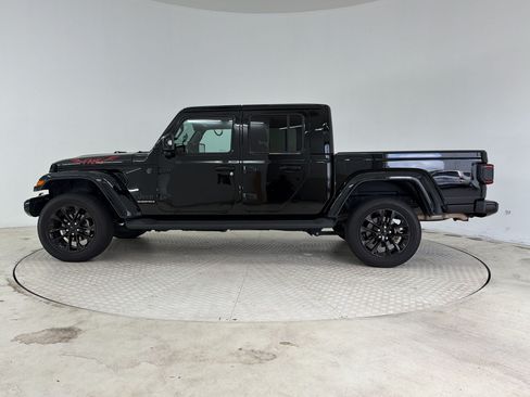 Used 2023 Jeep Gladiator Overland AWD/4WD image 2