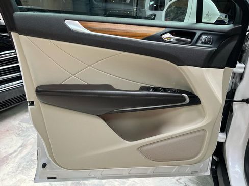 Used 2019 Lincoln MKC Select w/ Select Plus Package AWD/4WD image 28
