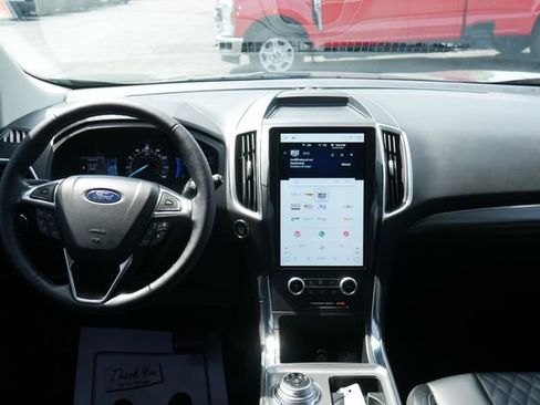 Used 2024 Ford Edge Titanium AWD/4WD image 5