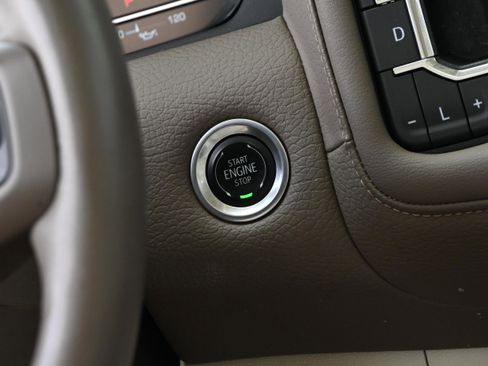 Used 2024 GMC Yukon XL Denali w/ Advanced Technology Package image 36