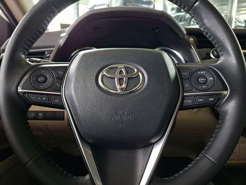 Used 2020 Toyota Camry XLE w/ Sunroof Package FWD image 20