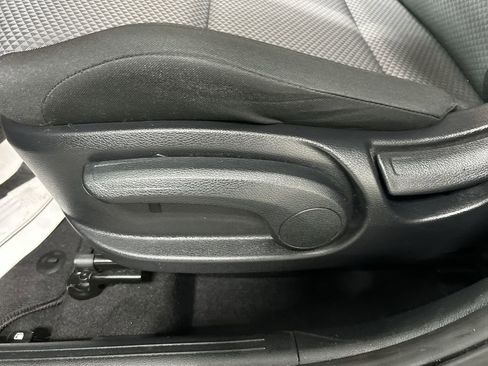 Used 2023 Kia Soul LX w/ LX Technology Package FWD image 10