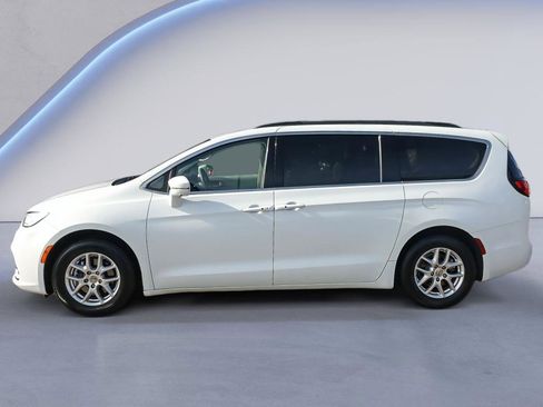 Used 2022 Chrysler Pacifica Touring-L FWD image 3