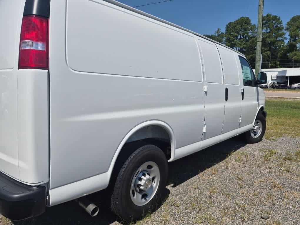 New 2026 Chevrolet Express 2500 Extended w/ Driver Convenience Package RWD image 7