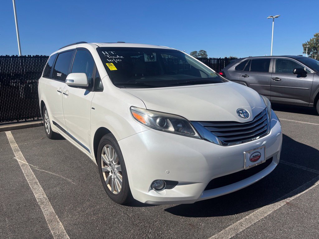 Used 2017 Toyota Sienna Limited Premium AWD/4WD image 3