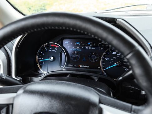 Used 2019 Ford F250 Lariat w/ Lariat Ultimate Package AWD/4WD image 21