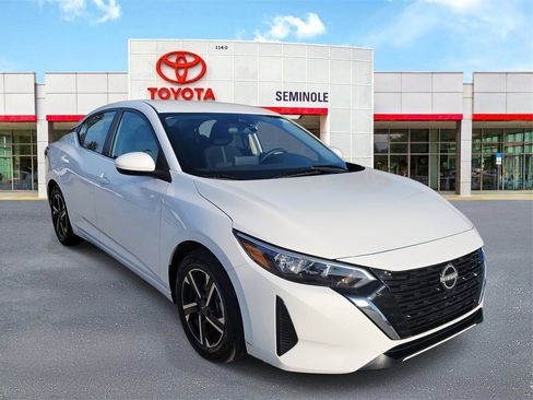 Used 2025 Nissan Sentra SV image 2