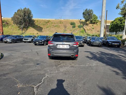 Used 2023 Subaru Forester Premium image 6