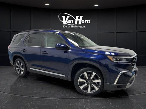 Used 2024 Honda Pilot Touring image 1