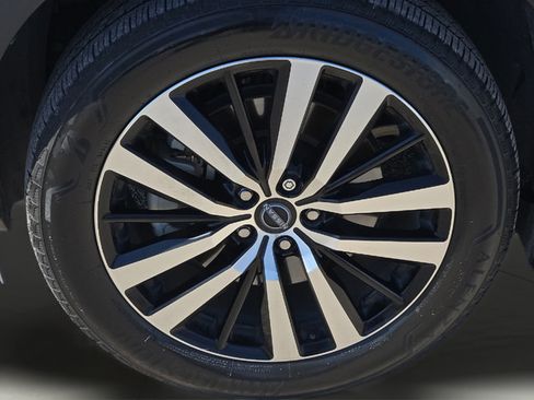 Used 2023 Nissan Pathfinder Platinum FWD image 17