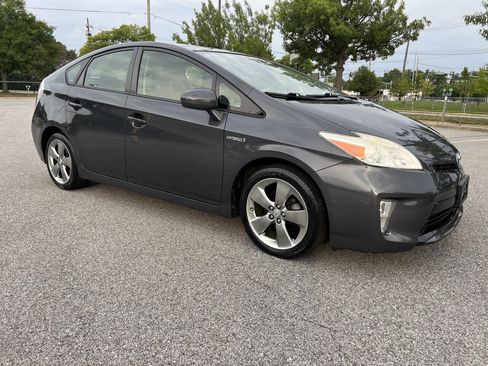 Used 2013 Toyota Prius Four w/ Deluxe Solar Roof Pkg FWD image 4