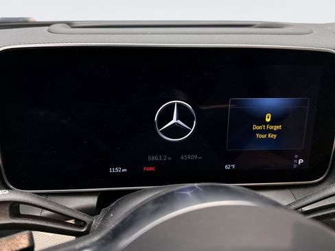 Used 2023 Mercedes-Benz GLC 300 4MATIC image 10