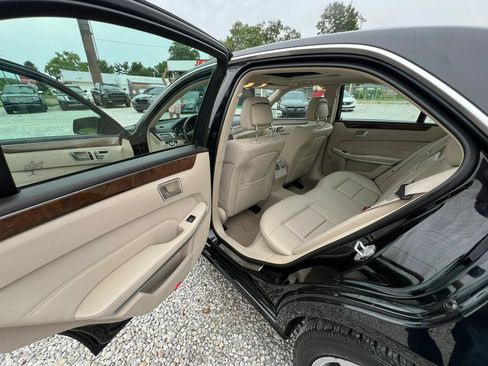 Used 2014 Mercedes-Benz E 350 4MATIC Sedan image 9