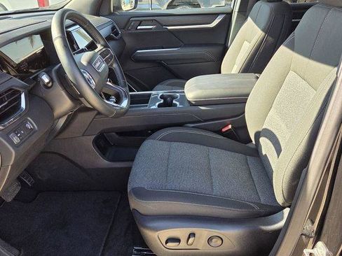 Used 2025 GMC Acadia Elevation image 13